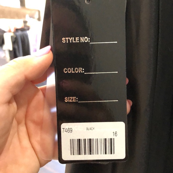 Cinderella Divine black gown - Picture 5 of 7